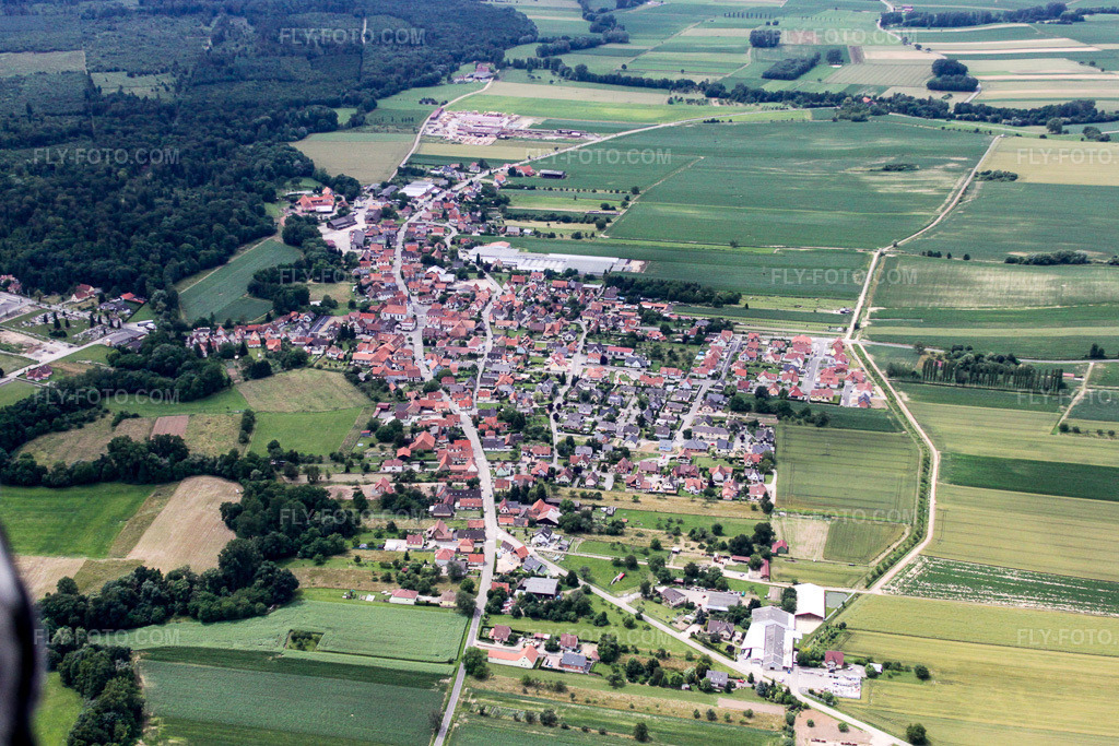 Aerial view: View of the town in Niederrœdern in the state Bas-Rhin, France.Photo: IMG_19067.jpg taken on 06/20/2009 by Werner Riehm/FLY-FOTO.comResolution of the original: 4752 x 3168 px