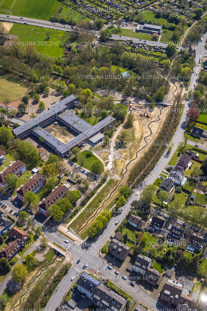 Herne230403020Ost | Luftbild, Renaturierung des Ostbach mit offenem Gewässerlauf neben dem Hölkeskampring, Otto-Hahn-Gymnasium, Sodingen, Herne, Ruhrgebiet, Nordrhein-Westfalen, Deutschland