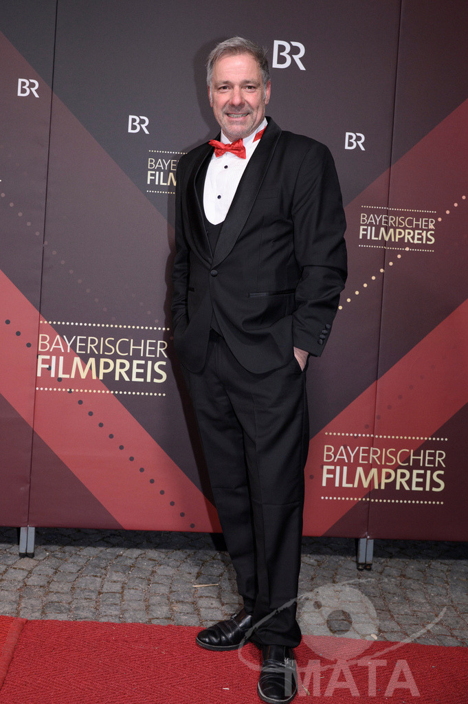 _DWI5037 | Christian Swoboda bei der Verleihung des 47. Bayerischen Filmpreises 2026  im Prinzregententheater. München, Deutschland. Der Bayerische Filmpreis wird seit 1979 von der Bayerischen Staatsregierung verliehen, um die Bedeutung des Kinofilms als Kulturgut herauszustellen - Realisiert mit Pictrs.com