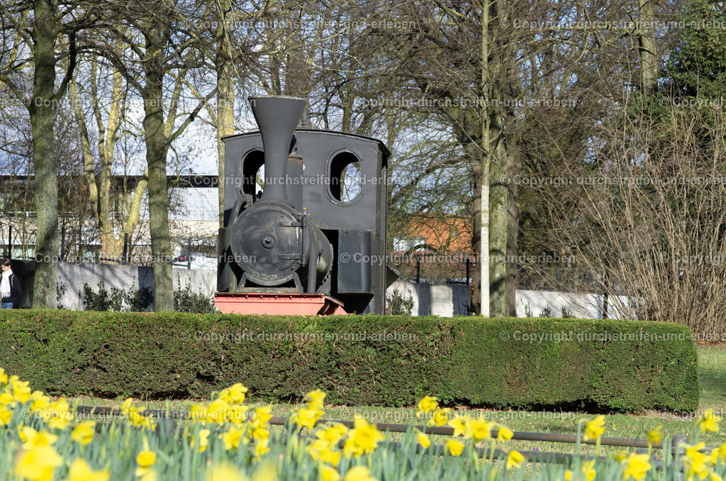 Trümmerlok an der Promenade in Münster | Trümmerlok an der Promenade in Münster für den Wiederaufbau nach dem Zweiten Weltkrieg - Realisiert mit Pictrs.com