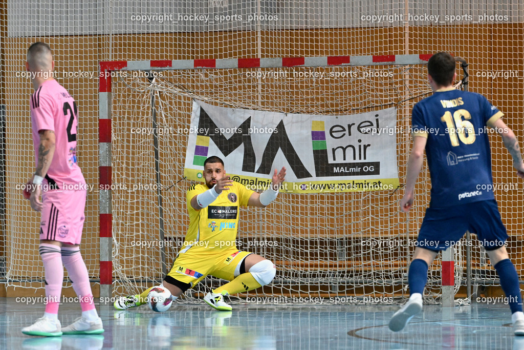 Carinthia Flamengo Futsal Club vs. Futsal Klagenfurt | #24 Zoran Vukovic Carinthia Flamengo, #1 Youssef Helal Carinthia Flamengo, #16 Marcel Vindis Futsal Klagenfurt, Carinthia Flamengo Futsal Club vs. Futsal Klagenfurt, Carinthia Flamengo Futsal Club vs. Futsal Klagenfurt am 01.12.2024 in Klagenfurt (Ballspielhalle Viktring), Austria, (Photo by Bernd Stefan)