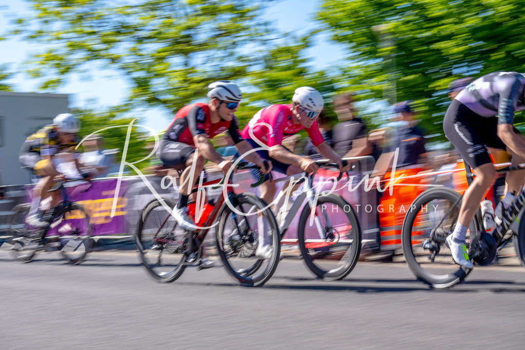 Spurt in den Mai 2026 - Großer Preis der Sparkasse Neuss | Annual one-day road cycling race "Großer Preis der Sparkasse Neuss" held in Büttgen, Germany, organized by VfR Büttgen 1912 e.V. The event features multiple races across all age categories from U11 youth to Elite men. - Realisiert mit Pictrs.com