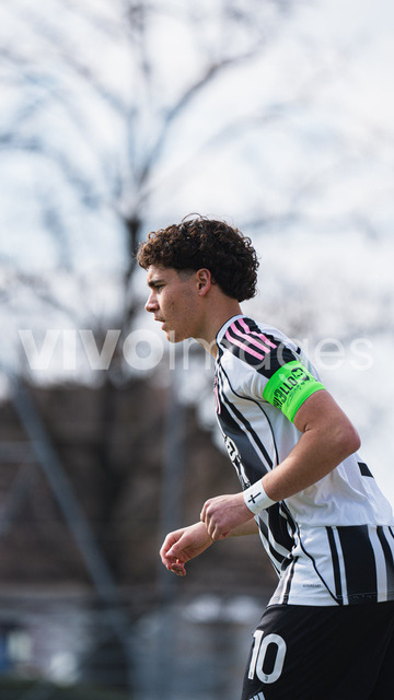 juv_lut_fmachado-0086 | Images from the Juniors B match between Juventus Academy and FC Lutry, played on 18 March 2026 in Lutry, Switzerland, featuring players, coaching staff and match action throughout the game.