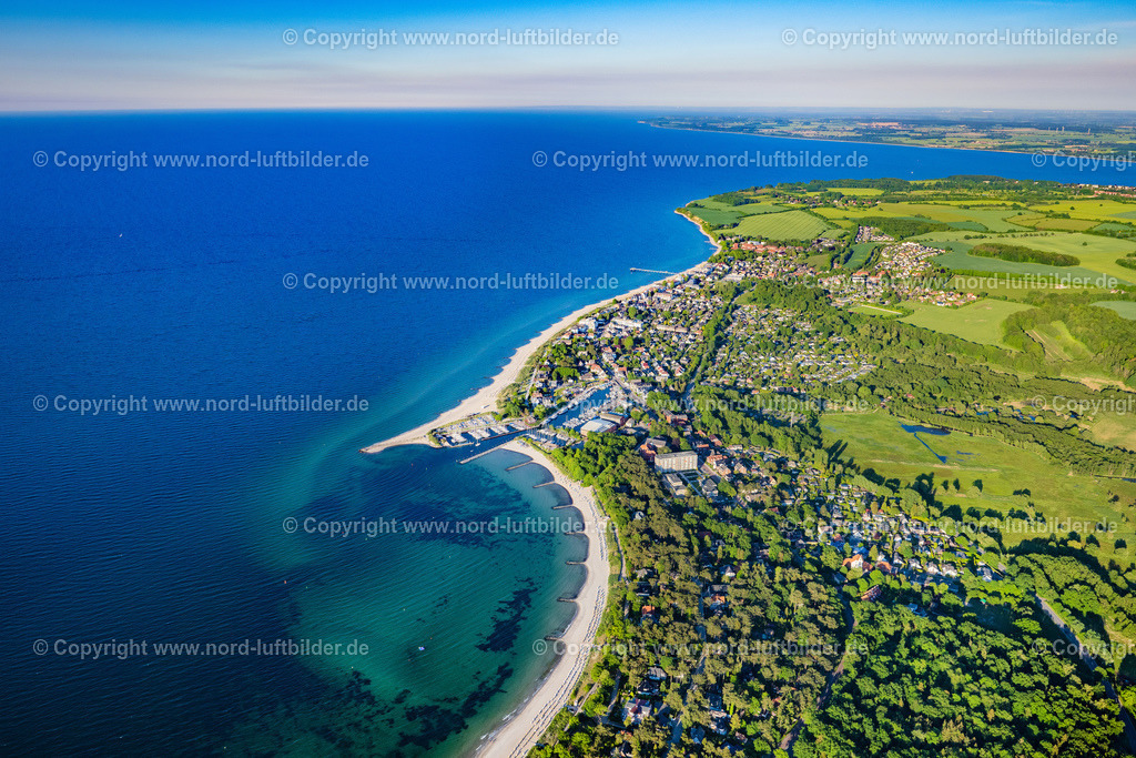 Timmendorf_Niendorf_ELS_8425030622 | NIENDORF 03.06.2022 Ortsansicht an der Meeres-Küste der Ostsee in Niendorf/Ostsee im Bundesland Schleswig-Holstein, Deutschland. // Townscape on the seacoast of Baltic Sea in Niendorf/Ostsee in the state Schleswig-Holstein, Germany. Foto: Martin Elsen