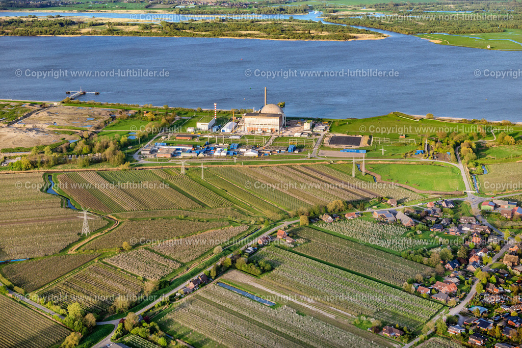 Stade_Twielenfleth_AKW_Atomkraftwerk_ELS_1358140424 | STADE 14.04.2024 Gebäude der stillgelegten Reaktorblöcke und Anlagen des AKW - KKW KKS Kernkraftwerk in Stadersand im Bundesland Niedersachsen. Weiterführende Informationen bei: ANT Applied New Technologies AG,  PreussenElektra GmbH,  SAT Kerntechnik GmbH,  Uniper Anlagenservice GmbH,  Vattenfall Europe Sales GmbH. // Building the decommissioned reactor units and systems of the NPP - NPP nuclear power plant in Stadersand in the state Lower Saxony. Further information at: ANT Applied New Technologies AG,  PreussenElektra GmbH,  SAT Kerntechnik GmbH,  Uniper Anlagenservice GmbH,  Vattenfall Europe Sales GmbH. Foto: Martin Elsen