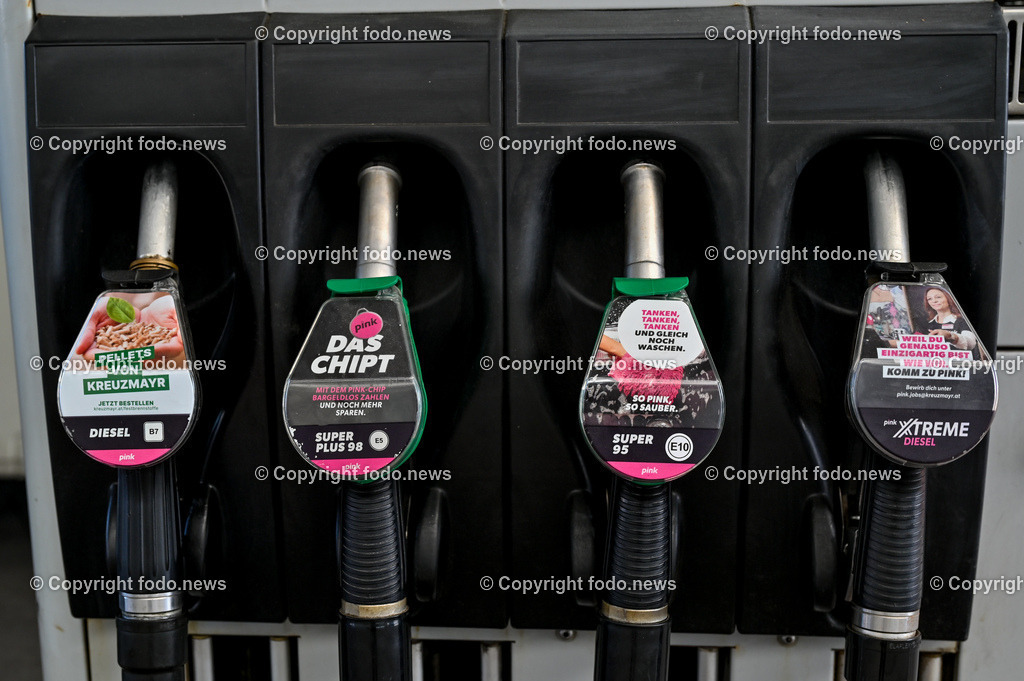 Mineraloelunternehmen_ Linz_ 05.07.2023-18 | 05.07.2023, Linz, AUT, Mineraloelunternehmen, im Bild Pink, Tankstelle, Marke, Zapfhahn, Zapfsaeule, Logo, Schild, Tafel, Preise