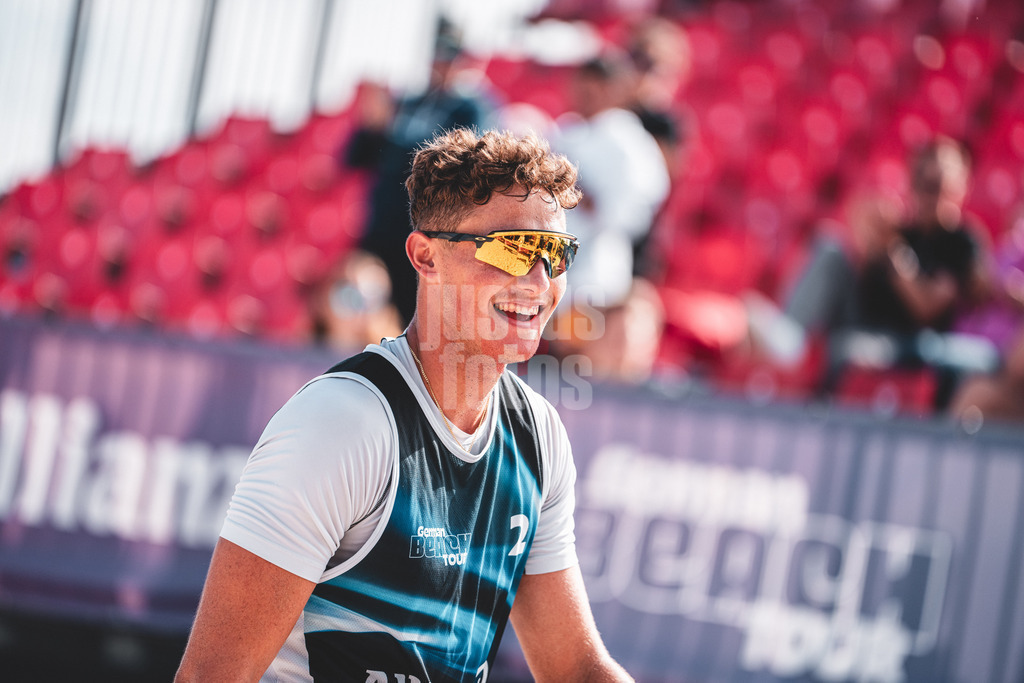 Beachvolleyball | Männer | Allianz German Beach Tour 2024 | Tourstop Kühlungsborn | 10.08.2024 | Hennes Nissen freut sich