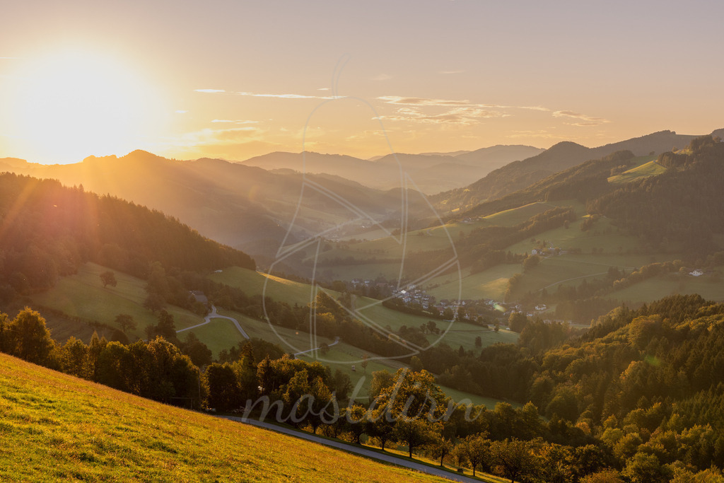 Sonnenaufgang Puchberg Randegg | Ihre Fotografin im Lungau, ihre Fotografin im Mostviertel, Wandbilder Onlineshop, Imagefotos für Ihr Unternehmen,  - Realisiert mit Pictrs.com