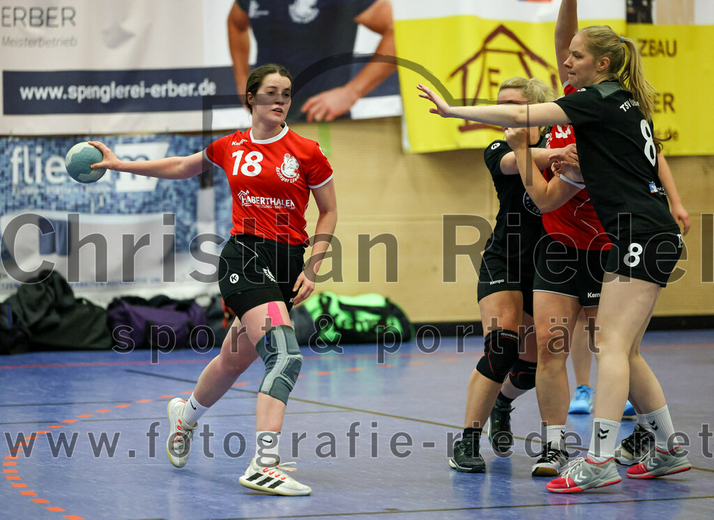 2022-12-04_076_SV_Anzing_gegen_TSV_Uebersee | Anzing, Deutschland, 04.12.2022:
Handball, Bezirksliga 2022 / 2023, 8. Spieltag, SV Anzing gegen TSV Übersee, Endergebnis: 29:24

Virag Varga (SV Anzing, #18), Veronika Stephl (TSV Übersee, #8)

Foto: Christian Riedel / fotografie-riedel.net