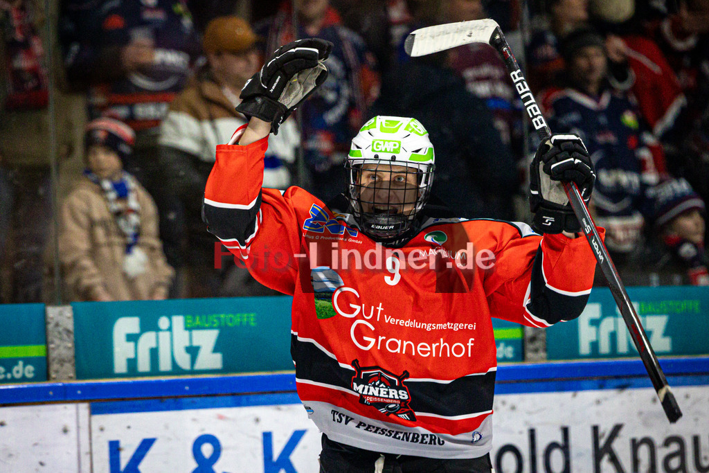 TSV Peißenberg MINERS gegen ESC Kempten SHARKS | Eishockey Bayernliga Herren Pre-Playoffs 2024/25, TSV Peißenberg MINERS gegen ESC Kempten SHARKS, 20250131,Tor Anton ENGEL (MINERS 9), Torjubel,2025-01-31 in Peißenberg (Eisstadion Peißenberg)Anton ENGEL (MINERS 9)Copyright: WolfgangxLindner foto-lindner.de