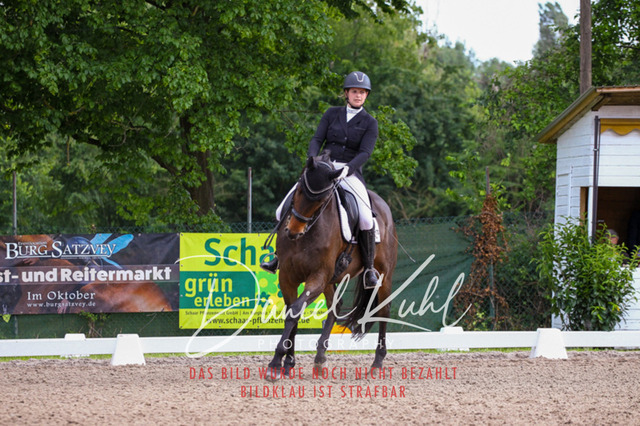 DKP41646 | Turnierfotos kaufen im Webshop von Daniel Kuhl Photography – entdecke professionelle Reitsportfotos aus Turnieren & Events. Hochwertige Turnierbilder online bestellen & sichern. Jetzt Fotos von Reitsportturnieren kaufen!