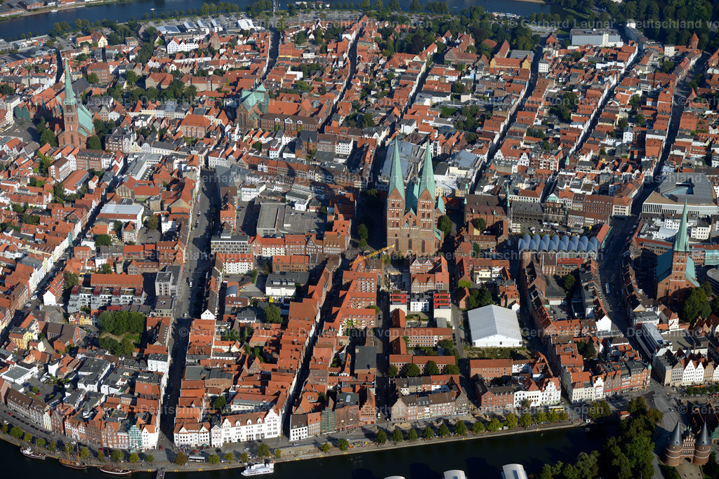 3293134 | Innenstadtbereich Lübeck mit St. Marien-und St.Petri Kirche