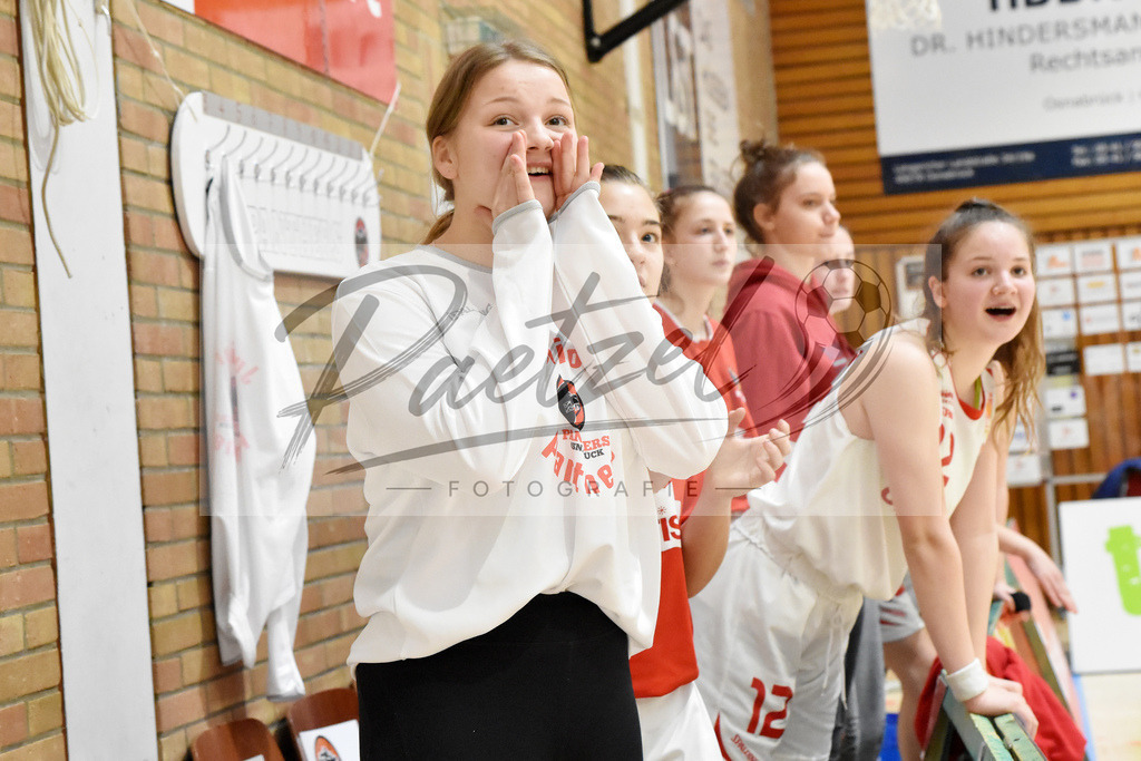 20200126_OSCTGN_0060 | Basketball, Juniorinnen: Spielerin gestikuliert beim Spiel der WNBL zwischen OSC Junior Panthers vs. TG Neuss Junior Tigers am 26.01.2020 im Panthers Dome in Osnabrück, Deutschland.(Foto von Nico Paetzel) - Realisiert mit Pictrs.com