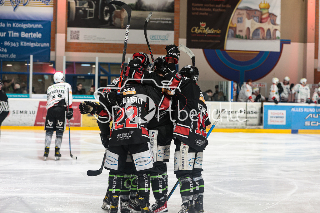 EHC Königsbrunn - TSV Peißenberg | Jubel nach dem Treffer zum 6-0 durch Toms PROKOPOVICS (EHC #27)