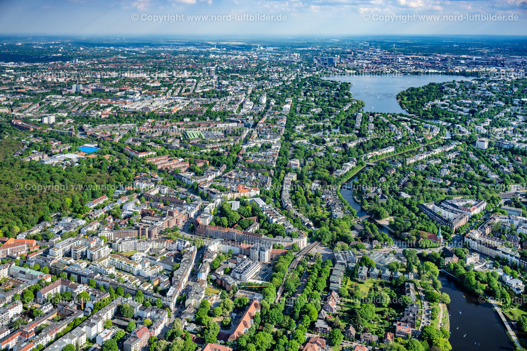 Hamburg_Winterhude_ELS_5759180522 | HAMBURG 18.05.2022 Stadtteilansicht von Winterhude Winterhuder Marktplatz in der Hansestadt Hamburg. // View of the Winterhude part on the Eastern riverbank of the Aussenalster in the Hanseatic city on place Winterhuder Marktplatz of Hamburg in Germany. Foto: Martin Elsen
