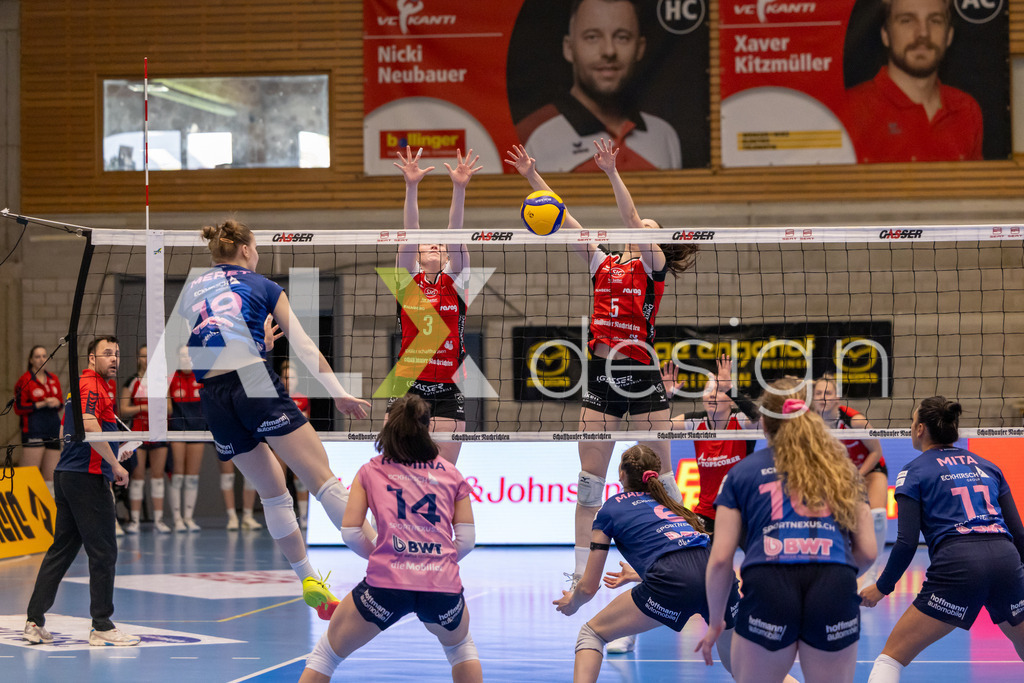 Volleyball I Frauen I Saison 2025-2026 I Volleyball NLA | Women I 1/2 Finals I  VC Kanti Schaffhausen - Sm'Aesch Pfeffingen I 07.03.2026 | 19 Meret Aarden (CH) (Sm'Aesch Pfeffingen) – Außenangriff  //  3 Sydney Cole (USA) (VC Kanti Schaffhausen) – Pass / Zuspiel  //  5 Wanda Herzog (CH) (VC Kanti Schaffhausen) - Mitte - Realisiert mit Pictrs.com