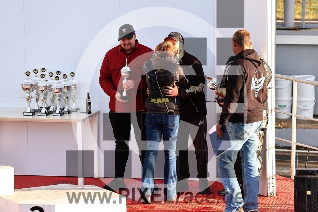 social-20250823_08030 | Schöne Erinnerungen an spannende Momente - das festzuhalten ist unser Job. PIXELrace.de ist seit 2003 auf den Rennstrecken Europas unterwegs um die Action draußen beim Fahren und die wunderbare Stimmung imm Fahrerlager für euch einzufangen.