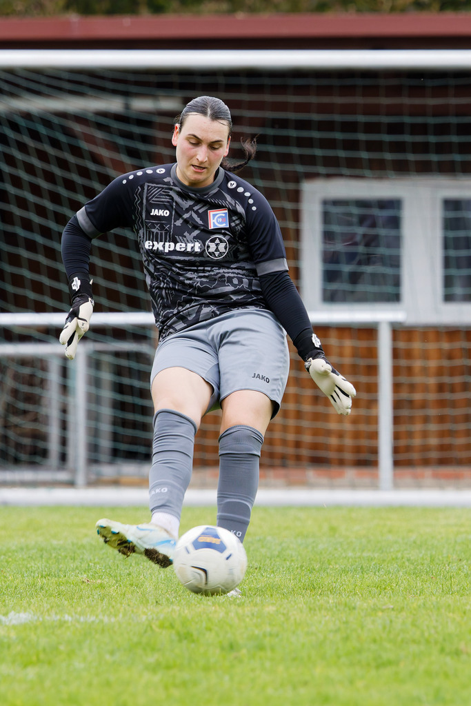 FCEFCH_251012_1103 | Fotopresso – Sportfotografie in Heidenheim & Umgebung. Professionelle Sportfotografie für unvergessliche Momente. Dynamische Action-Shots, emotionale Szenen & hochwertige Bilder. - Realisiert mit Pictrs.com