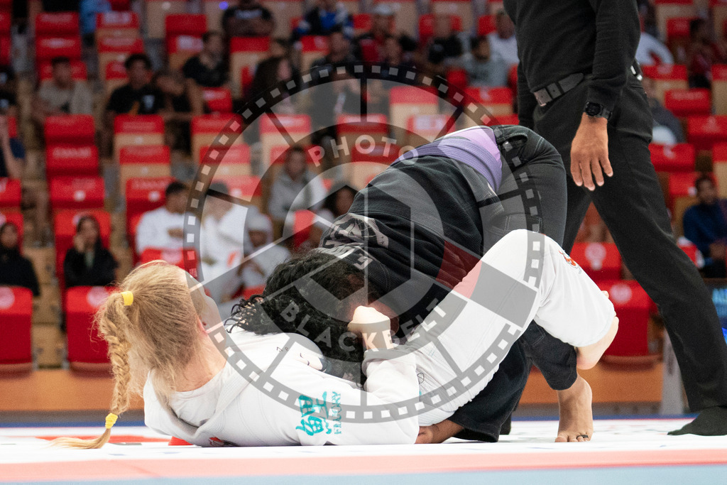 20231109PBB6732 | Fighters compete during the AJP World Professional Championship in the Mubadala Arena in Abu Dhabi, Arab United Emirates, on November 9, 2023.