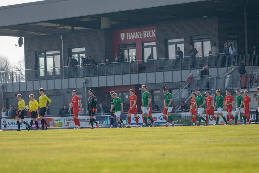 Fußball I Herren I Saison 2025-2026 I Bezirksliga Weser-Ems 4 I 22. Spieltag I Vfl Oythe  - SV Bethen I 6876 | jns.sportfotos - Realisiert mit Pictrs.com