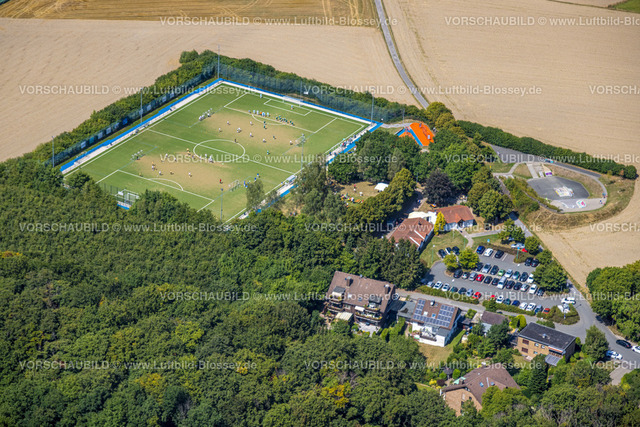 Velbert220803459Neviges | Luftbild, Sportanlage und Sportplatz Schanzenweg,Training Fußballspieler,  Skaterbahn Siepen, Neviges, Velbert, Ruhrgebiet, Nordrhein-Westfalen, Deutschland