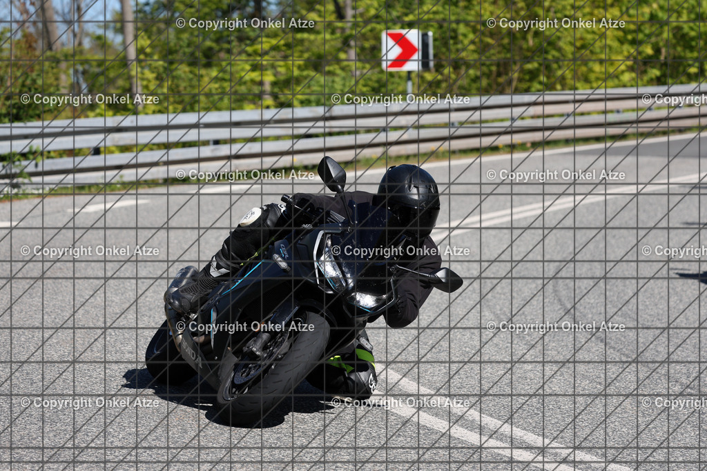 IMG_8833 | Fotograf am Kyffhäuser. Onkel Atze. Kyffhäuser Rennstrecke. Café36. Motorsportfotografie. - Realisiert mit Pictrs.com