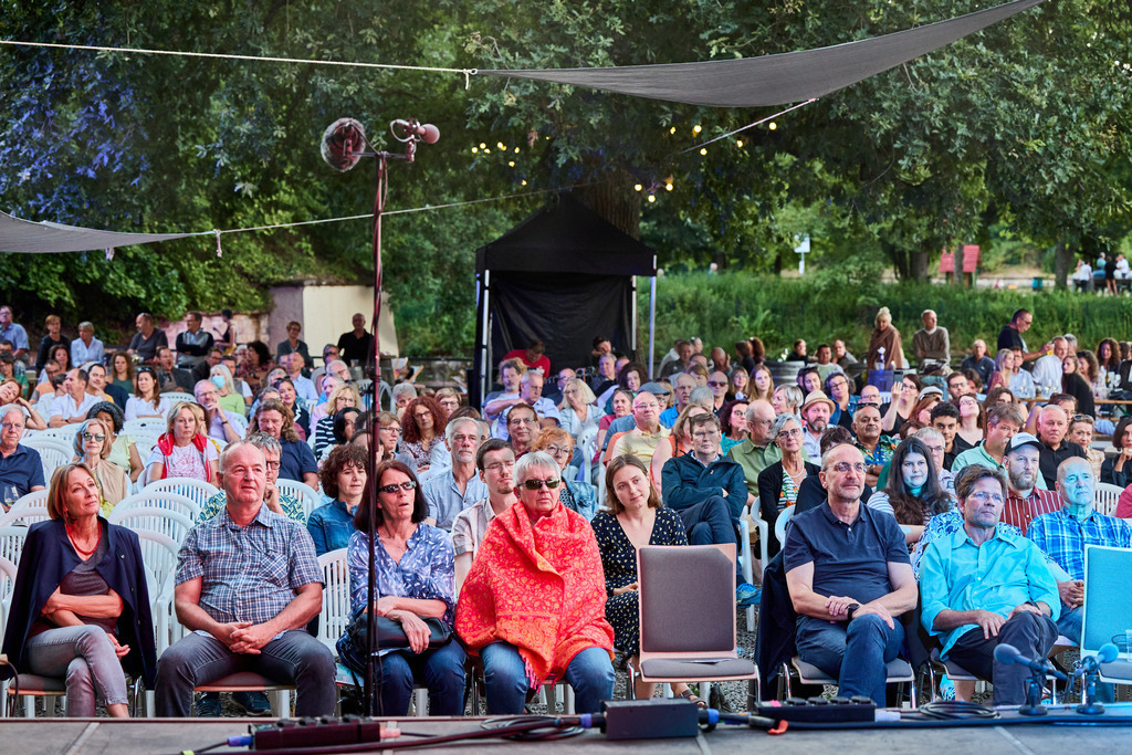 AfraKane_Vauban2022 24 | Stockfotos, Picsomania, MGM-Services, Michael Gerlach, Auftragsbilder, Auftragsarbeiten, Workshops, Shooting, Reisefotografie, Produktfotografie, Foodfotografie, Hochzeitsfotografie, Saarland, Fotografin, Fotograf, Hochzeitsbilder, Saarlouis, Hundeshootin