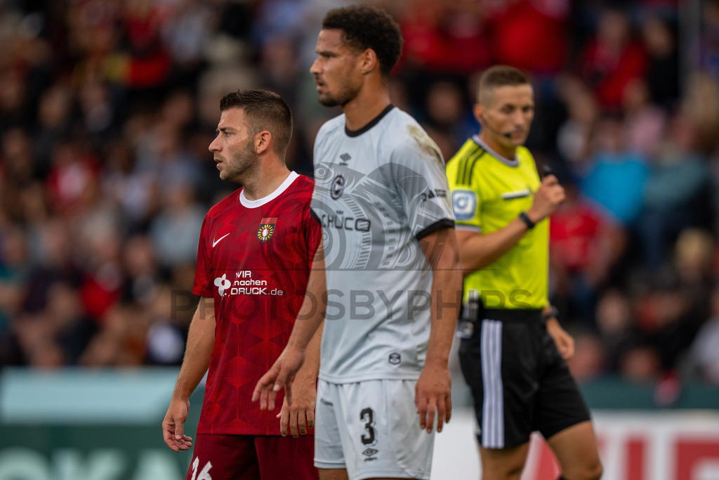 SG Sonnenhof Großaspach vs. Arminia Bielefeld, Fussball, DFB-Pokal, 1. Runde, 22.08.2026 | Marius Kunde (SG Sonnenhof Großaspach, #16),SG Sonnenhof Großaspach vs. Arminia Bielefeld, Fussball, DFB-Pokal, 1. Runde, 22.08.2026,DFB regulations prohibit any use of photographs as image sequences and/or quasi-video
