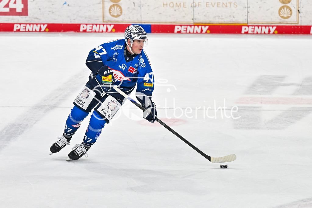 Dresdener Eislöwen - Augsburger Panther | am Puck Sebastian GORICK (Eislöwen Dresden 47) / Einzelfoto / Freisteller / DEL: Dresdener Eislöwen - Augsburger Panther; Joynext-Arena am 05.10.2025