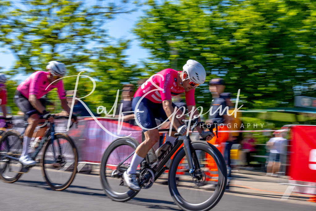 Spurt in den Mai 2026 - Großer Preis der Sparkasse Neuss | Annual one-day road cycling race "Großer Preis der Sparkasse Neuss" held in Büttgen, Germany, organized by VfR Büttgen 1912 e.V. The event features multiple races across all age categories from U11 youth to Elite men. - Realisiert mit Pictrs.com