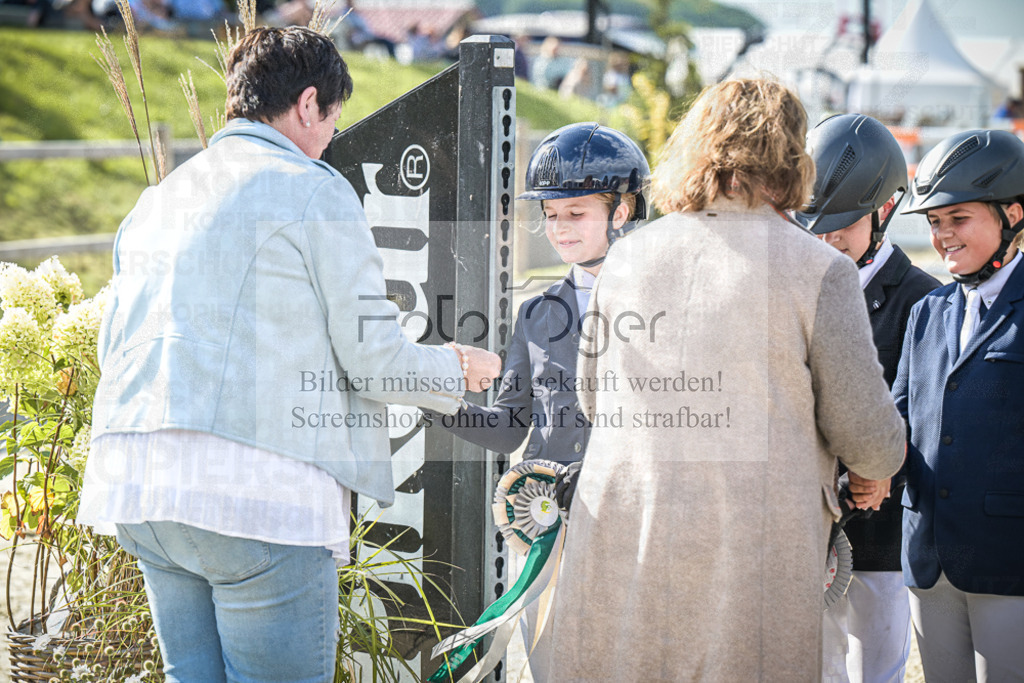 DOS_0034 | Entdecke hochwertige Reitturnierfotos von Foto Oger. Professionell, emotional und authentisch – jetzt Lieblingsmomente im Shop bestellen.Deutschlandweite Turnierfotografie. - Realisiert mit Pictrs.com