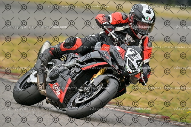 25bt05-1110 | markuskiefer.com - Realisiert mit Pictrs.com