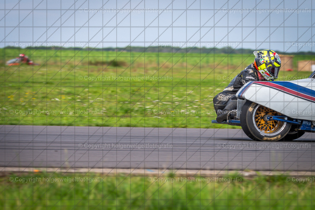 Renngespann | Foto vom 3. Classic Motor Weekend 18. - 20. August 2023 auf dem Flugplatz in Obermehler - Realisiert mit Pictrs.com