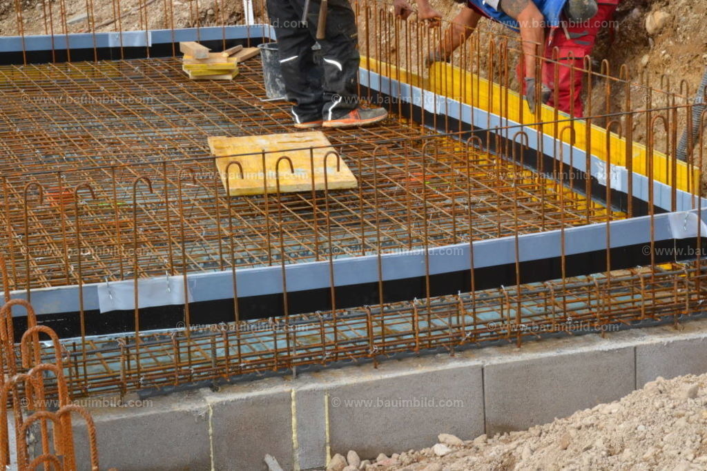 bib-lg04-betonarbeiten-0557 | Nach LV-Leistungsgruppen sortierte Detailfotos über den Bau eines Hauses. Alle Hausbau-Bilder direkt vom Urheber und Autor der Website Haus-Selber-Bauen.com