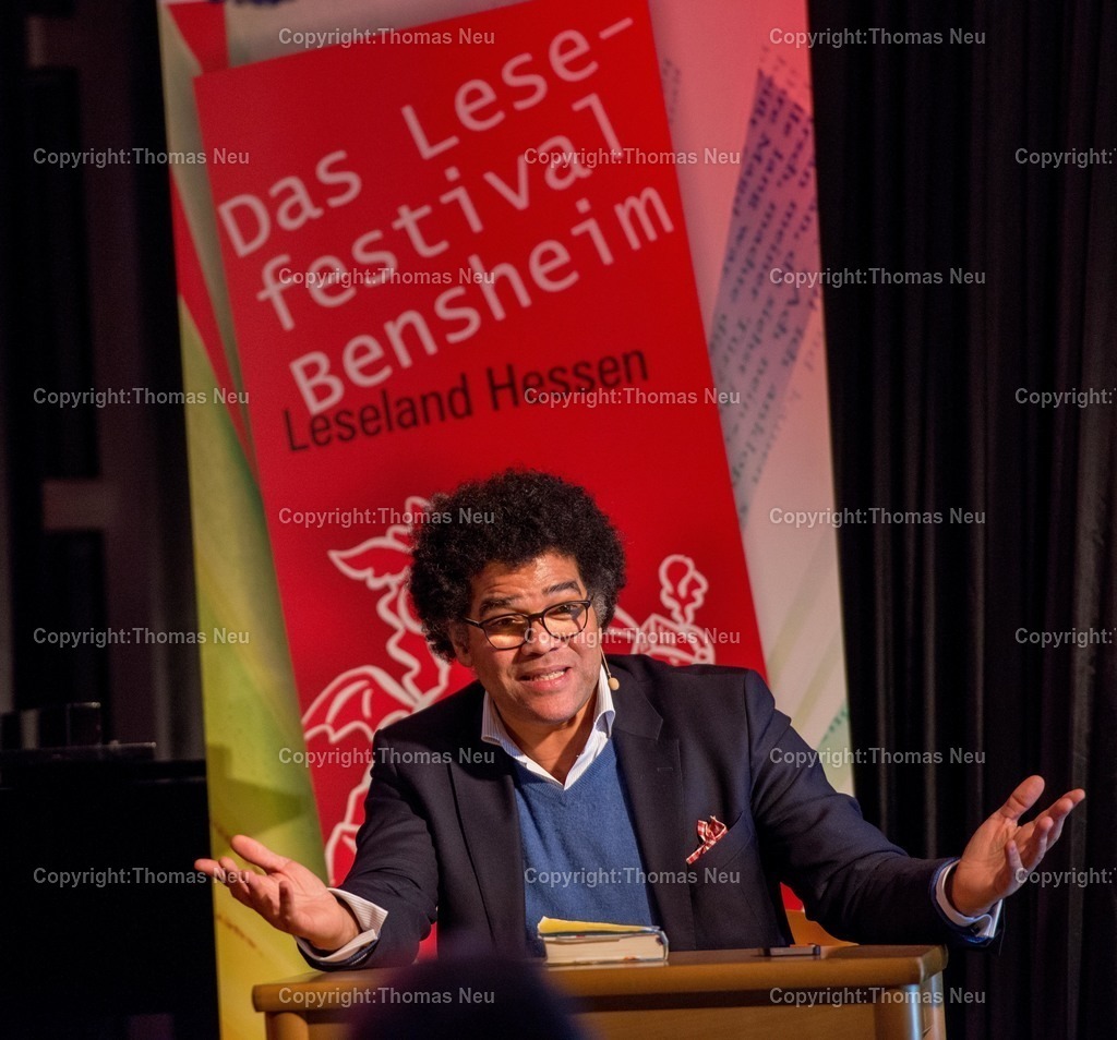 Ijoma_Mangold 1 | Benbsheim, Verlängerung Lesefestival Bensheim: Lesung von Ijoma Mangold , als Überraschung gab es das Dossenheim Lied für ihn, , Bild: Thomas Neu