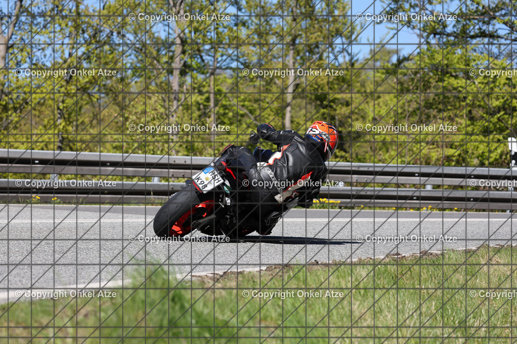 IMG_8261 | Fotograf am Kyffhäuser. Onkel Atze. Kyffhäuser Rennstrecke. Café36. Motorsportfotografie. - Realisiert mit Pictrs.com