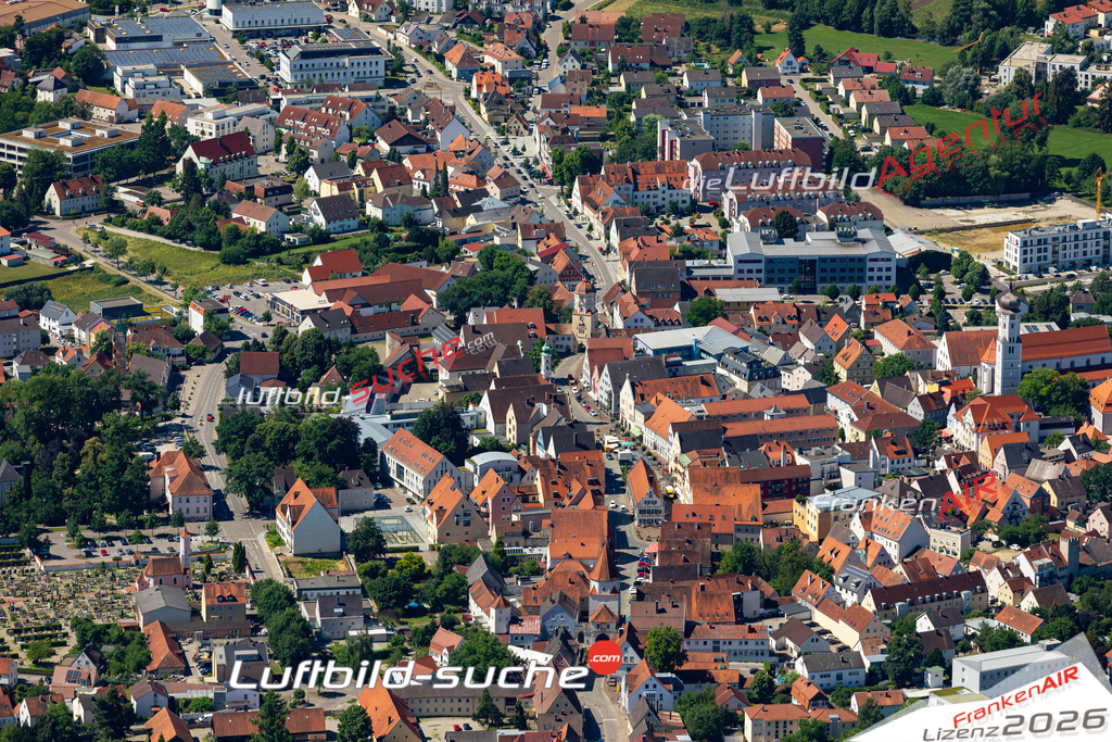 Das Luftbild der Stadt Aichach wurde 2022 vom Flugzeug heraus erstellt (keine Drohnen-Aufnahmen) Aufnahmehöhe ca.450 Meter- hohe Bildauflösung und Druck-Qualität. Garantiert!