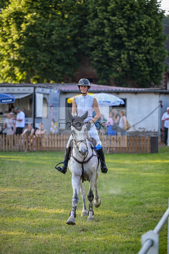 Reitturnier Voxtrup | Entdecke hochwertige Reitturnierfotos von Foto Oger. Professionell, emotional und authentisch – jetzt Lieblingsmomente im Shop bestellen.Deutschlandweite Turnierfotografie. - Realisiert mit Pictrs.com
