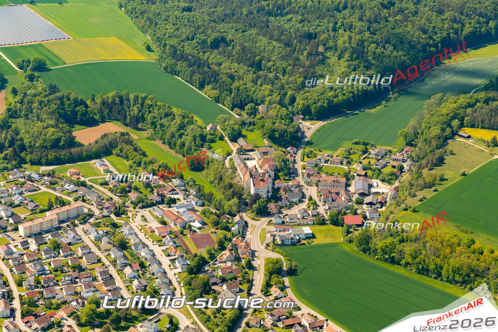 Das Luftbild zeigt : Sandersdorf Altmannstein - Die Luftaufnahme wurde 2024 vom UL-Flugzeug aus erstellt ( keine Drohne ) - Hochauflösende Luftaufnahme - Für grossformatige Ausdrucke geeignet. Die Geschenkidee !Mit Lizenz und Bildrechte bestellbar
