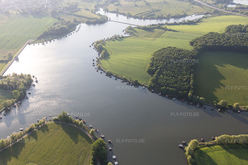 Luftbild: Puttelange-aux-Laxs, étange biscornu in Grundviller im Bundesland Moselle in Frankreich. Foto: IMG_107365.jpg vom 19.05.2018 durch Werner Riehm/FLY-FOTO.de