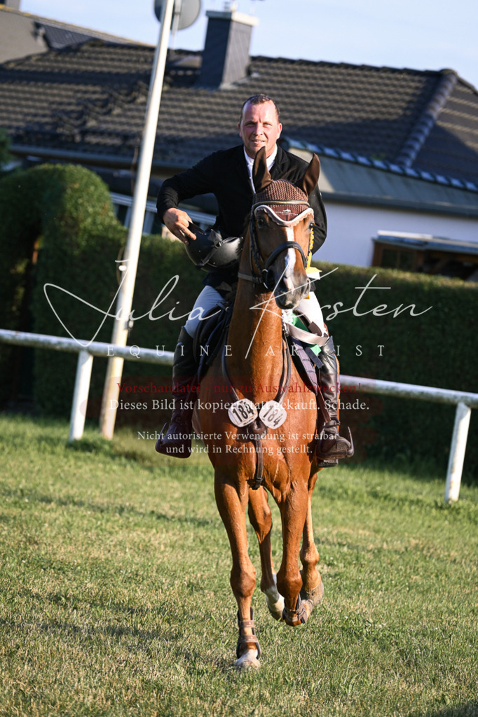 DSC_1926 | Pferde- und Turnierfotografie in Westsachsen. Pferdeportraits, Auftragszeichnungen und intuitive Kunst.