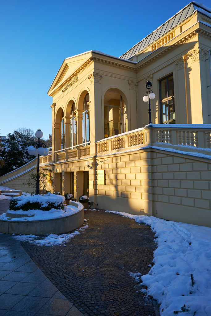 Casino Baden im Winter | Baden, Austria - December 03, 2023: Casino Baden im Winter. - Realisiert mit Pictrs.com