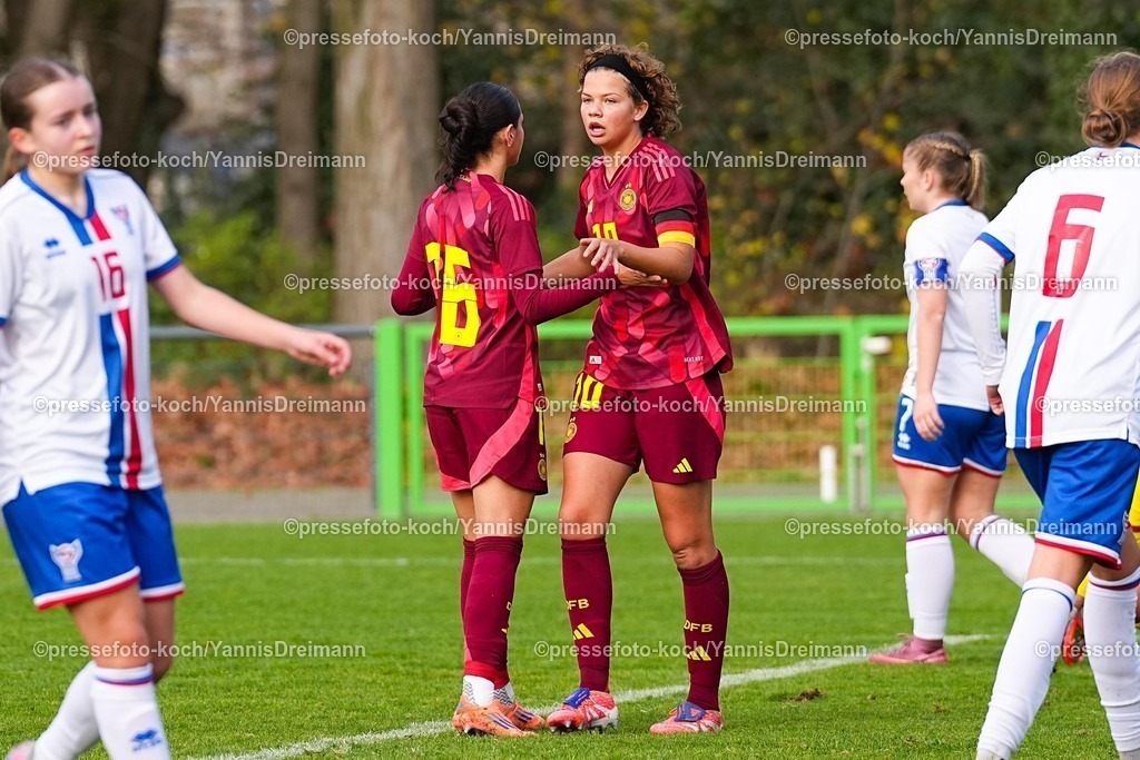 xYDRx29112501015 | 29.11.2025, xydrx, Fußball, Länderspiel, EM-Qualifikation U19-Frauen, Deutschland - Färöer, Sportschule Wedau: Torjubel nach dem Tor zum 4:0 für Deutschland durch Torschütze Rosa Rueckert (GER #10) zusammen mit Kassandra Potsi (GER #16)DFB regulations prohibit any use of photographs as image sequences and or quasi-video.Photo: xYannisxDreimannxPressefotokochx