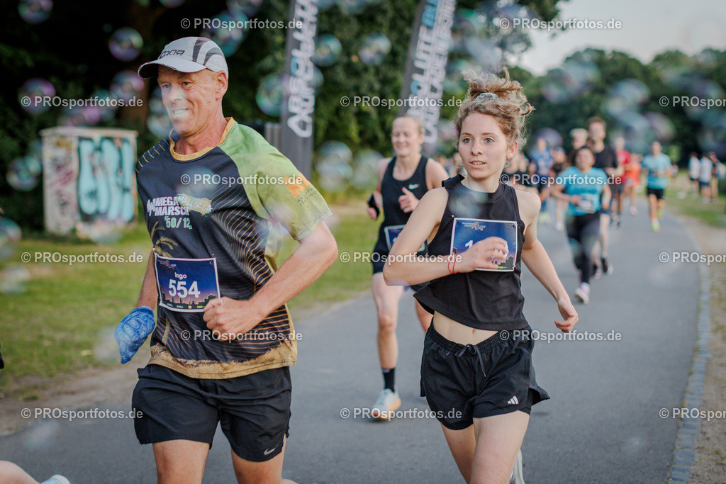 Sparda-Bank Nachtlauf Bonn; Bonn, 18.06.2025 | Impressionen vom Sparda-Bank Nachtlauf Bonn am 18.06.2025 in Bonn (Nordrhein-Westfalen). 
