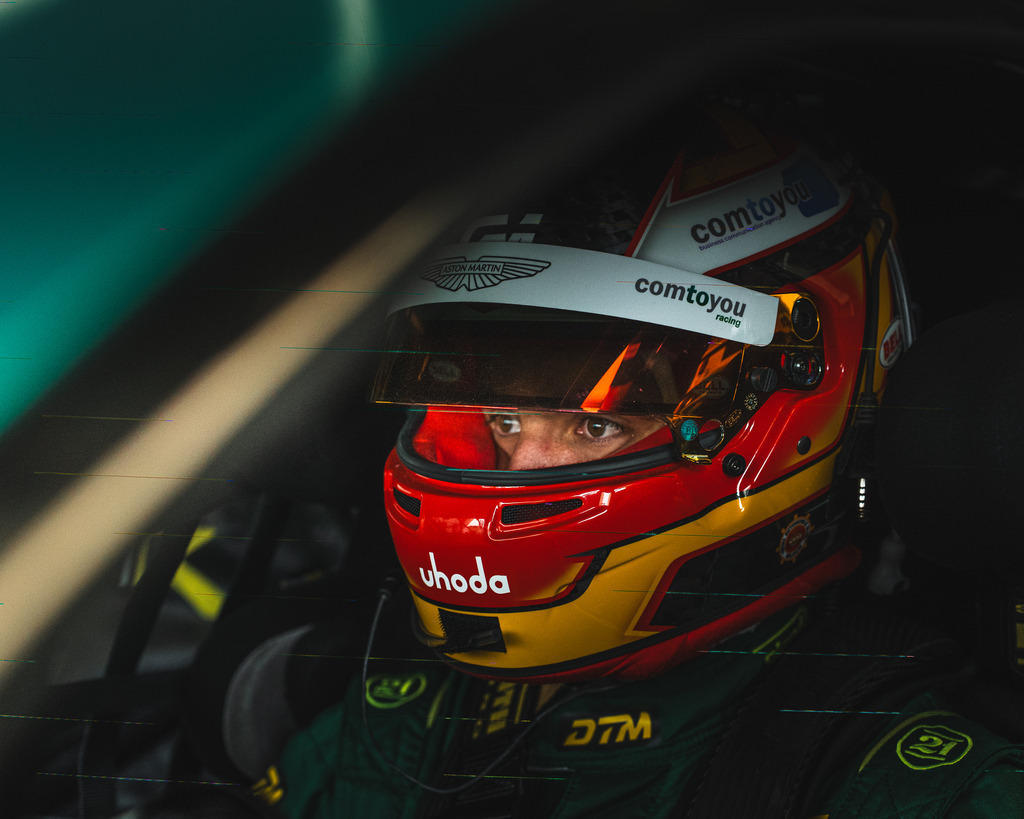 TXO05626 | Exklusive Motorsport-Fotografie aus Leipzig von TXO Media – für Rennfahrer, Teams & Sponsoren. Sausemuth liefert starke Bilder, die Emotion zeigen. Jetzt buchen & glänzen! - Realisiert mit Pictrs.com