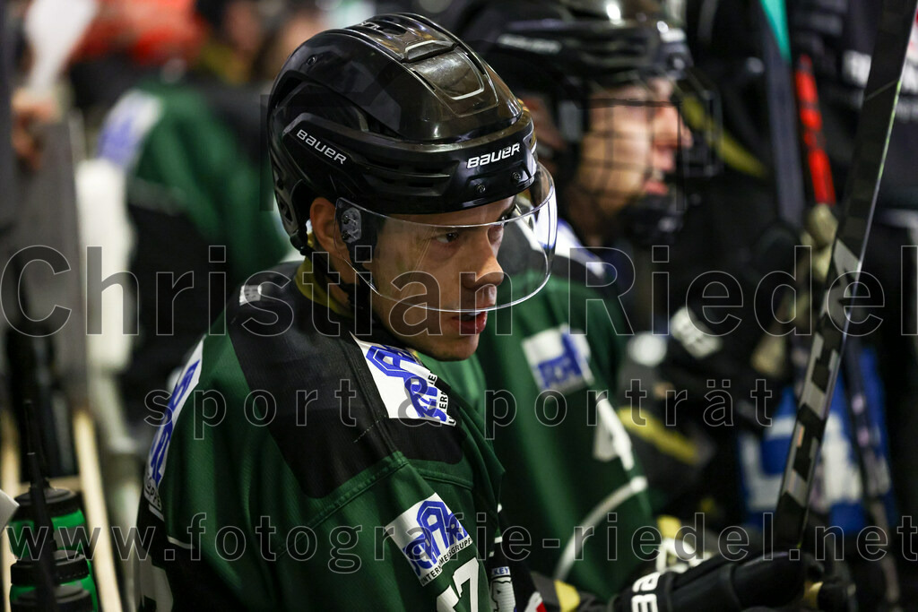 2023-03-03_053_TSV_Erding_gegen_ESC_Kempten | Erding, Deutschland, 03.03.2023:
Eishockey, Bayernliga Playoffs 2022 / 2023, Viertelfinale, TSV Erding gegen ESC Kempten, Endergebnis: 9:3

Mark Waldhausen (Erding Gladiators, #27)

Foto: Christian Riedel / fotografie-riedel.net