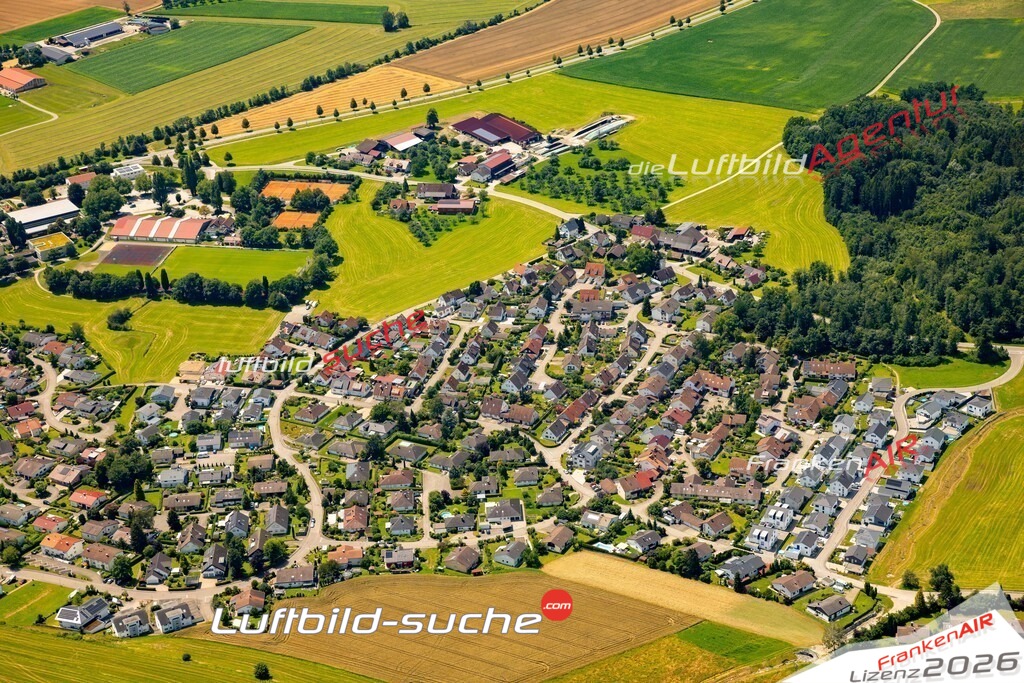 Das Luftbild zeigt : Friesenhäusle Baindt - Die Luftaufnahme wurde 2024 vom UL-Flugzeug aus erstellt ( keine Drohne ) - Hochauflösende Luftaufnahme - Für grossformatige Ausdrucke geeignet. Die Geschenkidee !Mit Lizenz und Bildrechte bestellbar
