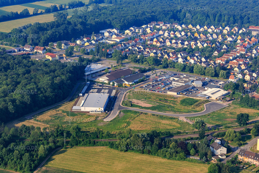 Luftbild: EDEKA Burger im Gewerbegebiet Lauterburger Straße in Kandel im Bundesland Rheinland-Pfalz in Deutschland. Foto: IMG_080708.jpg vom 12.06.2015 durch Werner Riehm/FLY-FOTO.deWWW.EDEKA.DE