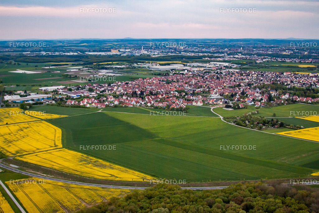 Ortsansicht | Luftbild: Ortsansicht in Gochsheim im Bundesland Bayern in Deutschland. Foto: IMG_57147.jpg vom 08.05.2013 durch Werner Riehm/FLY-FOTO.de - Realisiert mit Pictrs.com
