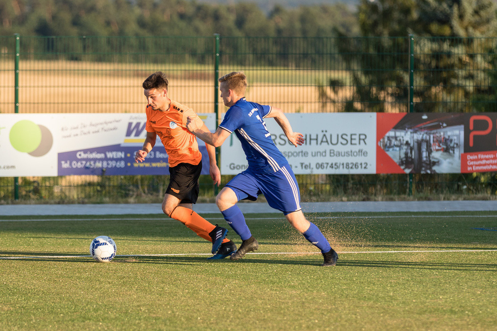 SG Morshausen - FC Karbach | Sportfotografie Hermann-Josef Stoffel - Realisiert mit Pictrs.com